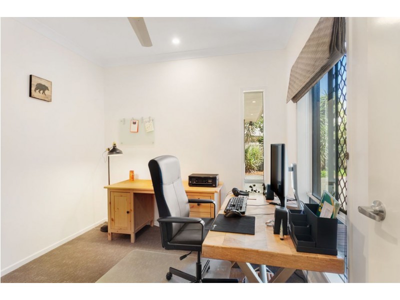 15 Stacey Close, Moggill QLD 4070