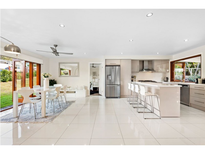 4 Aylesbury Street, Fig Tree Pocket QLD 4069