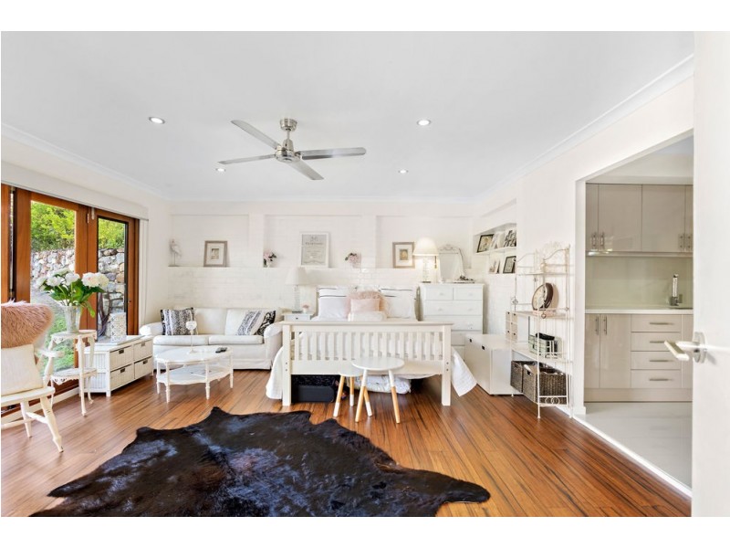 4 Aylesbury Street, Fig Tree Pocket QLD 4069