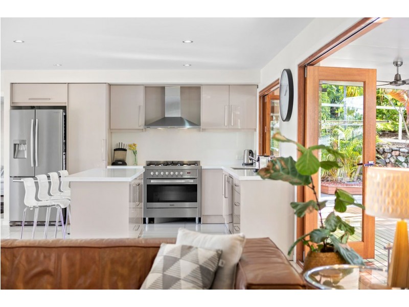 4 Aylesbury Street, Fig Tree Pocket QLD 4069