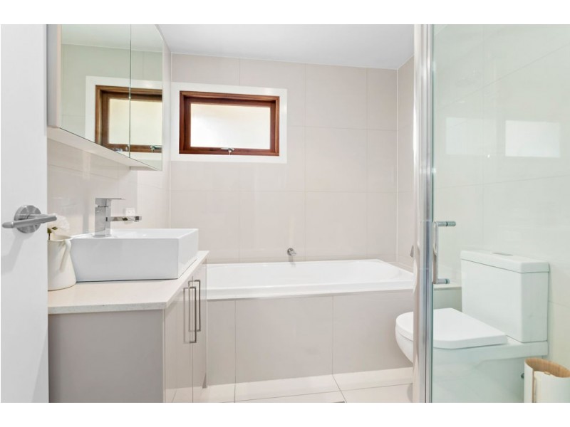 4 Aylesbury Street, Fig Tree Pocket QLD 4069