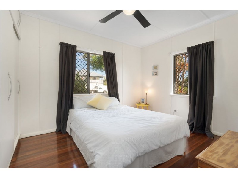 12 Kurts Street, Holland Park West QLD 4121