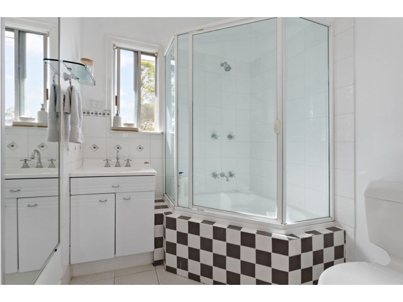 12 Kurts Street, Holland Park West QLD 4121