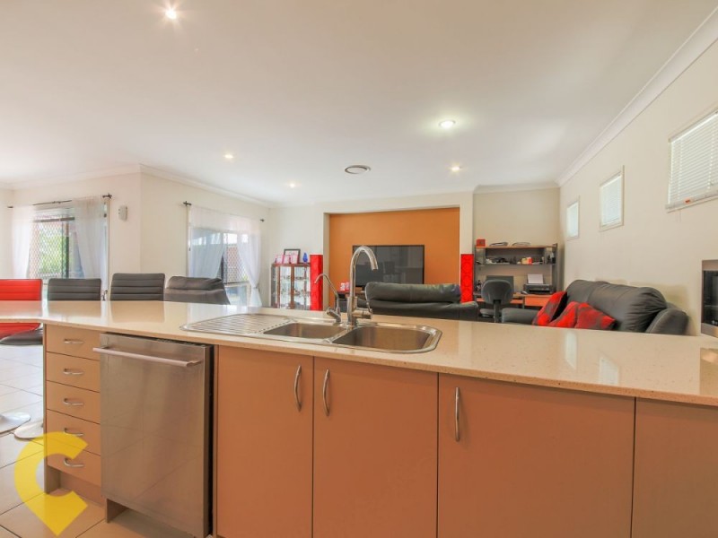 62 Woodlands Boulevard, Waterford QLD 4133