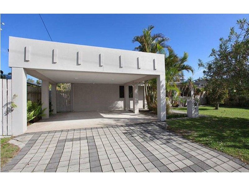 6 Baringa Street, Warana QLD 4575