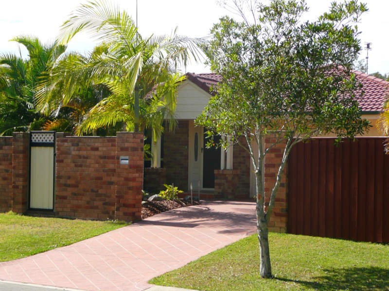 2 Paperbark Court, Mountain Creek QLD 4557