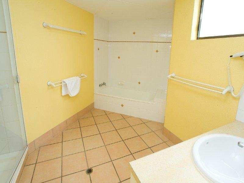 18/236 Alexandra Parade, Alexandra Headland QLD 4572