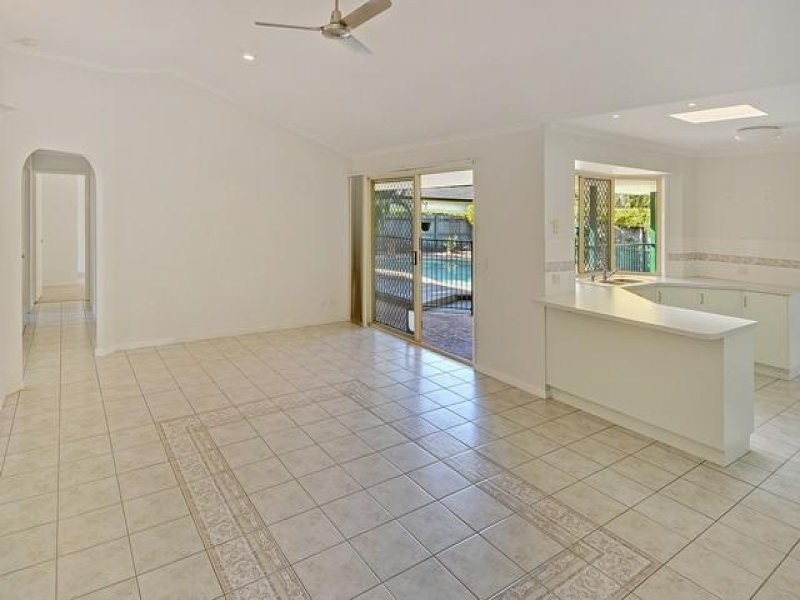 5 Teasel Court, Mountain Creek QLD 4557