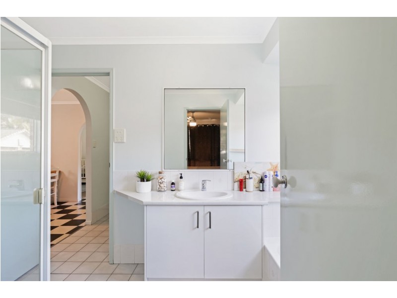 6 Lotus Place, Bli Bli QLD 4560