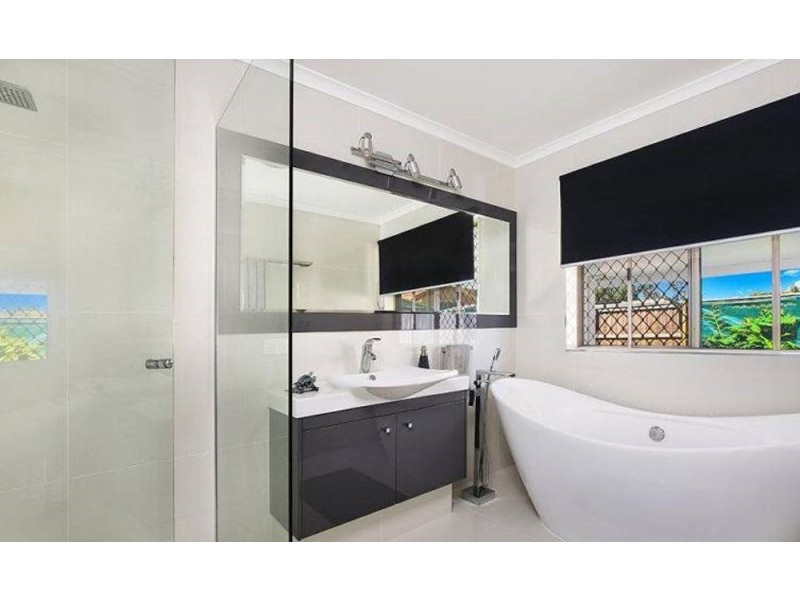 142 Oceanic Drive, Warana QLD 4575