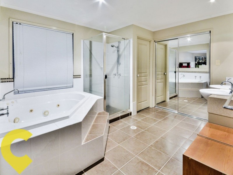 9 Calais Court, Kuluin QLD 4558