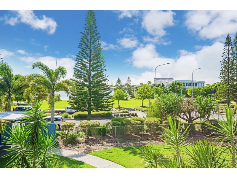 4 Grand Parade, Kawana Island QLD 4575