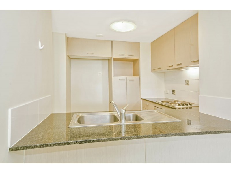 4 Grand Parade, Kawana Island QLD 4575