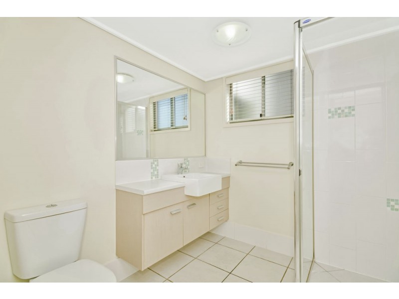 4 Grand Parade, Kawana Island QLD 4575
