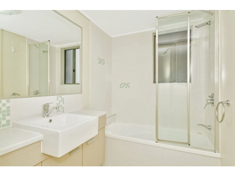 4 Grand Parade, Kawana Island QLD 4575