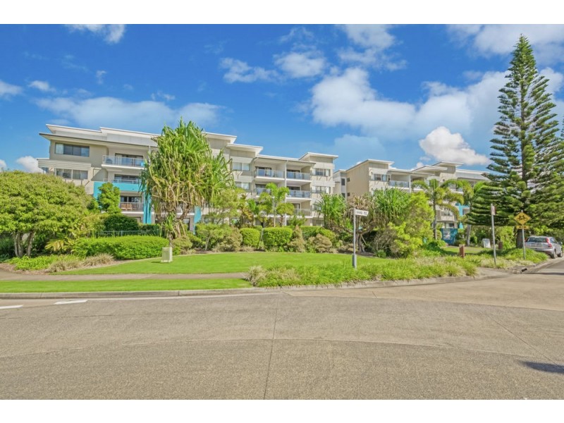 4 Grand Parade, Kawana Island QLD 4575