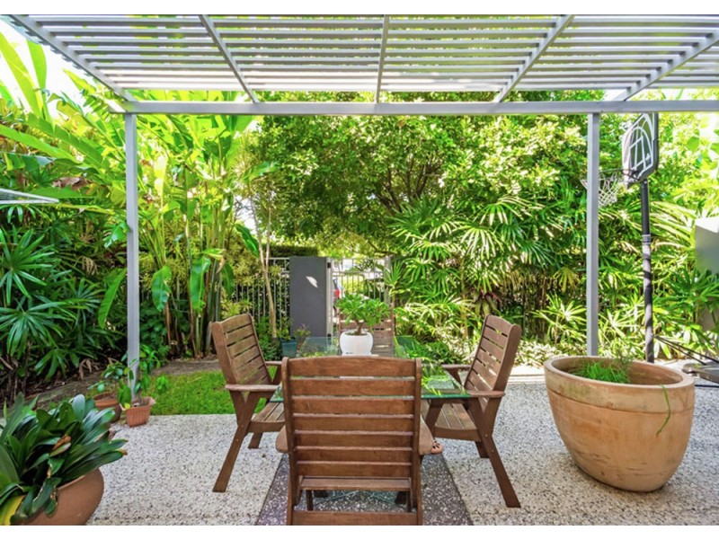 8/10 Grand Parade, Kawana Island QLD 4575