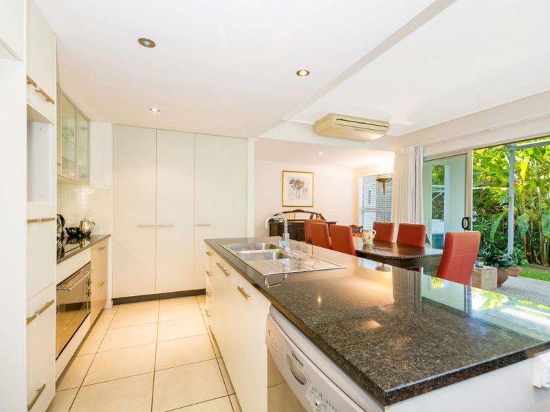 8/10 Grand Parade, Kawana Island QLD 4575