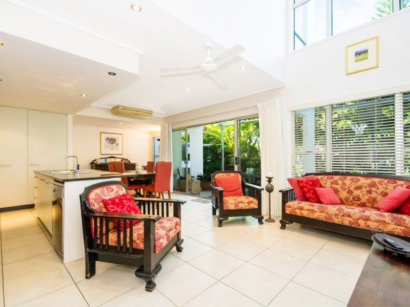8/10 Grand Parade, Kawana Island QLD 4575