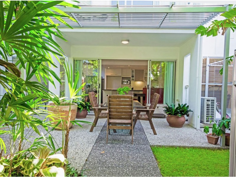 8/10 Grand Parade, Kawana Island QLD 4575