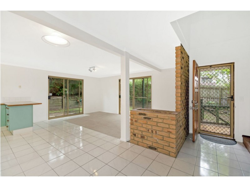 2/12 Oloway Crescent, Alexandra Headland QLD 4572