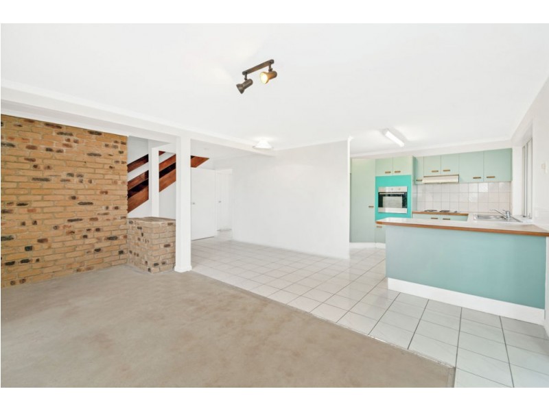 2/12 Oloway Crescent, Alexandra Headland QLD 4572