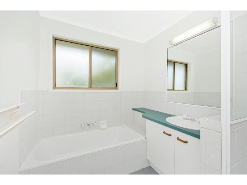 2/12 Oloway Crescent, Alexandra Headland QLD 4572