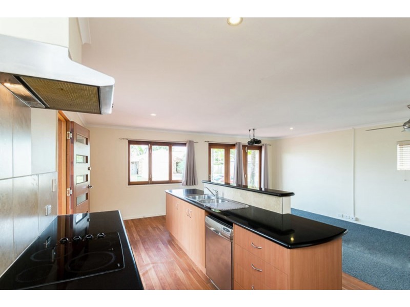 11 Parari Street, Warana QLD 4575