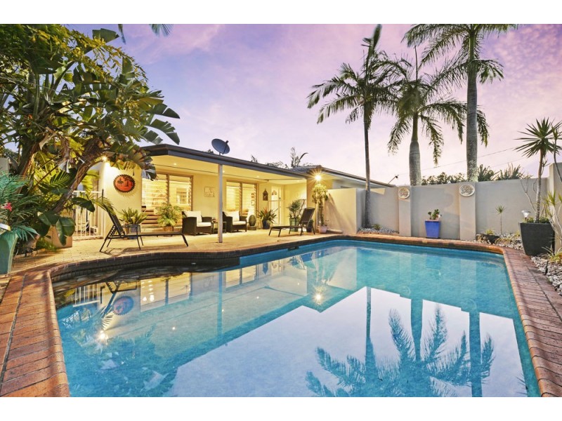 6 Napalle Street, Warana QLD 4575