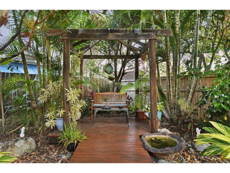 6 Napalle Street, Warana QLD 4575