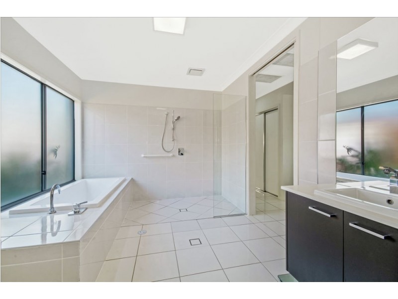 2 Hibbertia Street, Mountain Creek QLD 4557