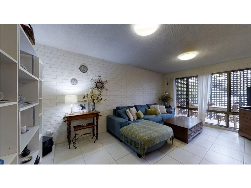 2/17 Akeringa Place, Mooloolaba QLD 4557