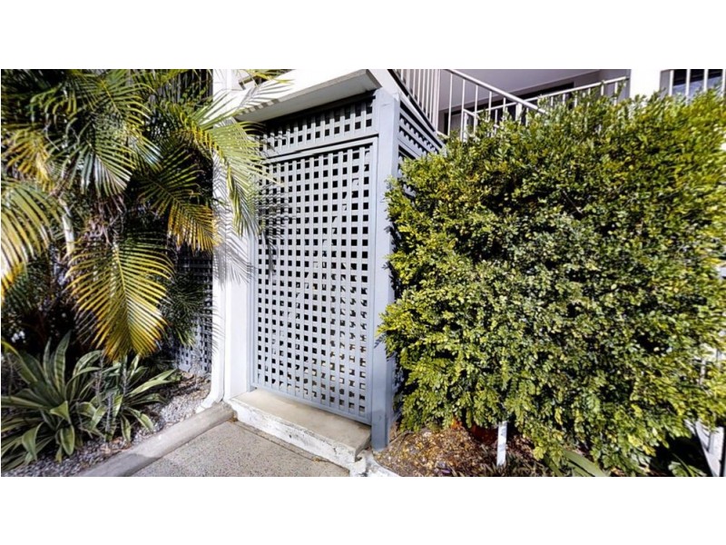 2/17 Akeringa Place, Mooloolaba QLD 4557