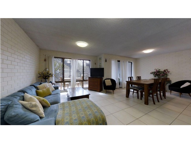 2/17 Akeringa Place, Mooloolaba QLD 4557