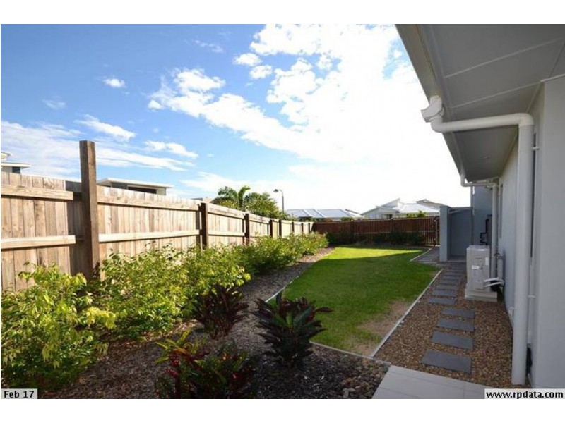 2/5 Buoy Court, Birtinya QLD 4575
