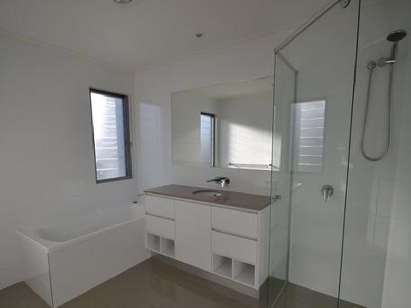 2/5 Buoy Court, Birtinya QLD 4575