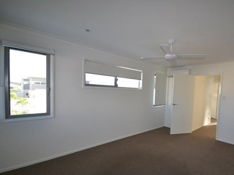 2/5 Buoy Court, Birtinya QLD 4575