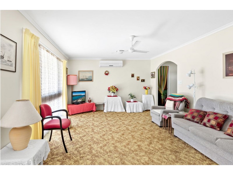 8 Currawan Street, Warana QLD 4575