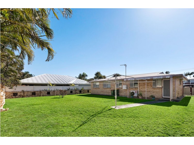 8 Currawan Street, Warana QLD 4575