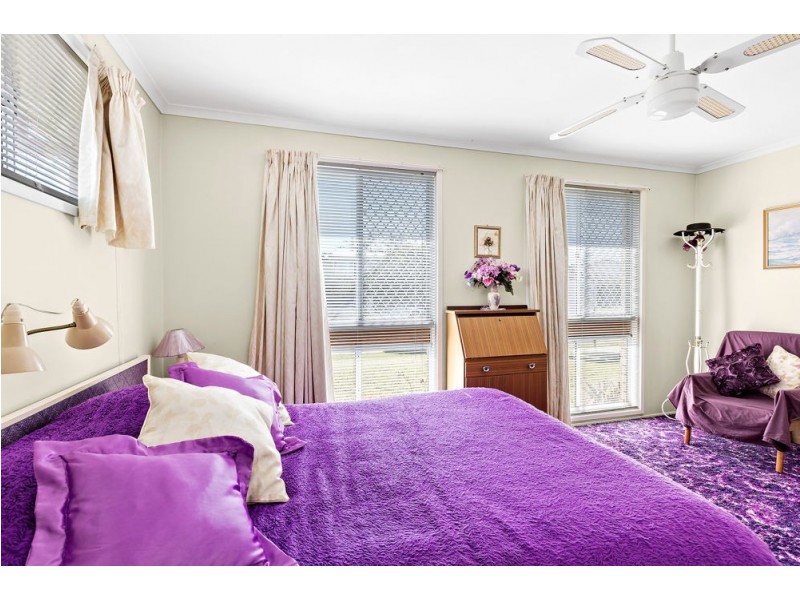 8 Currawan Street, Warana QLD 4575