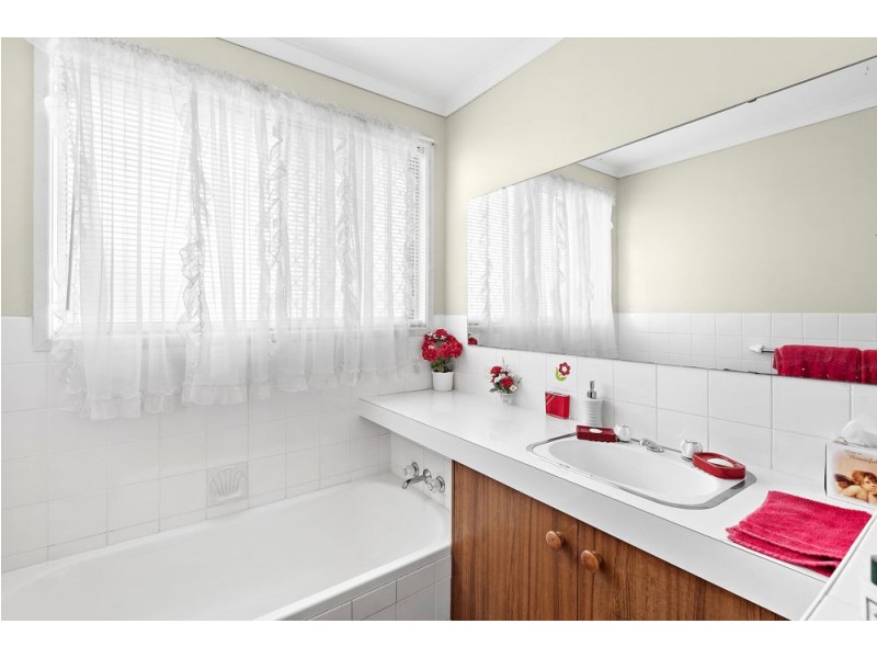 8 Currawan Street, Warana QLD 4575