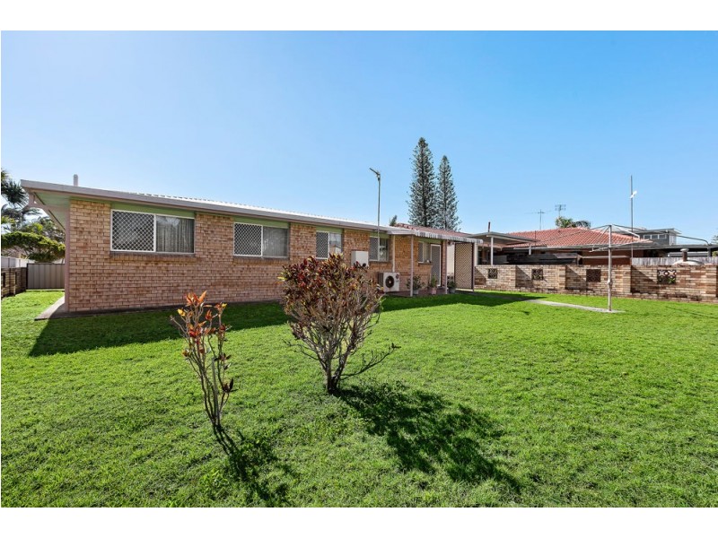 8 Currawan Street, Warana QLD 4575