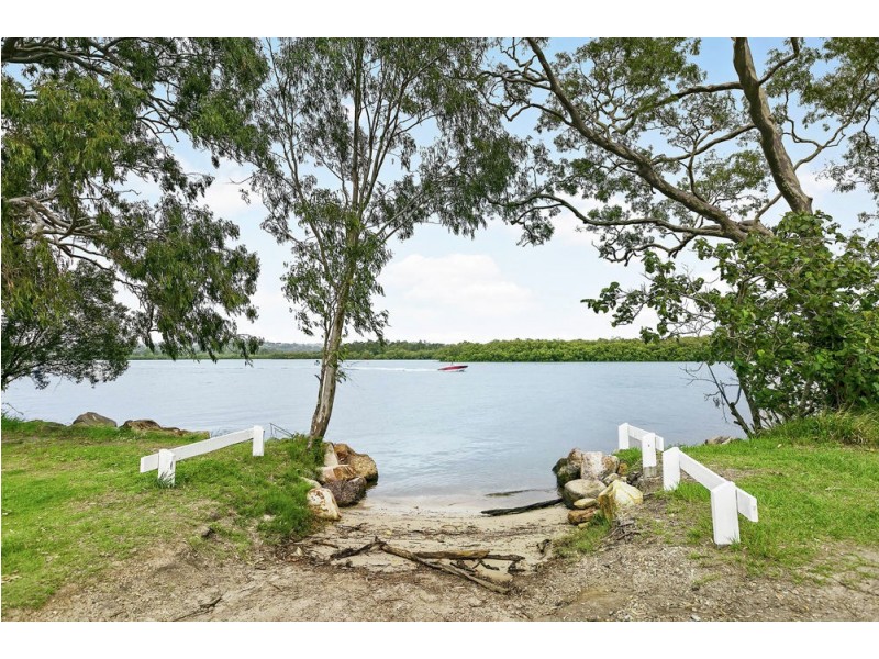 33 Godfreys Avenue, Bli Bli QLD 4560