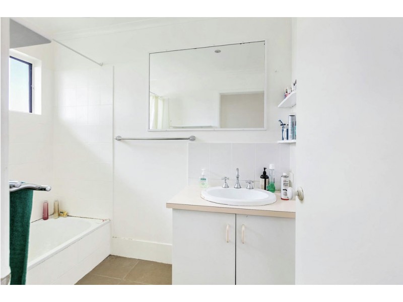 33 Godfreys Avenue, Bli Bli QLD 4560