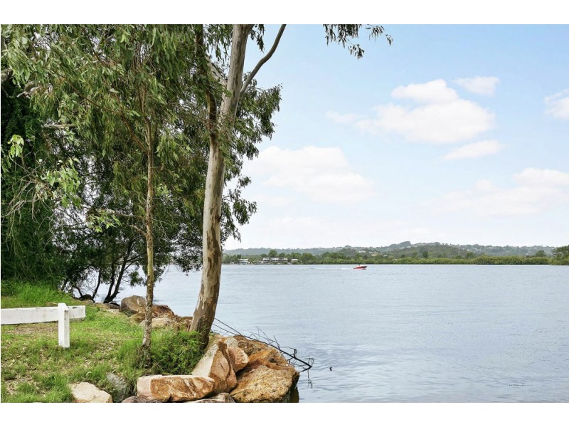 33 Godfreys Avenue, Bli Bli QLD 4560