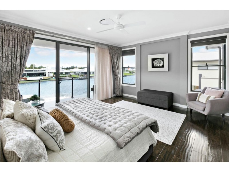 5 Bond Street, Pelican Waters QLD 4551