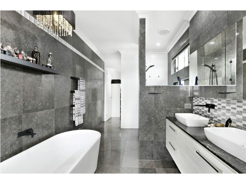 5 Bond Street, Pelican Waters QLD 4551