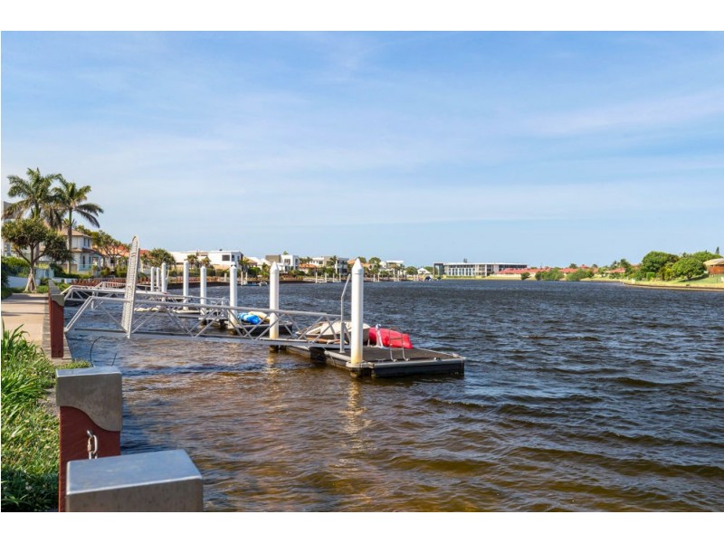 20 Maldives Place, Kawana Island QLD 4575