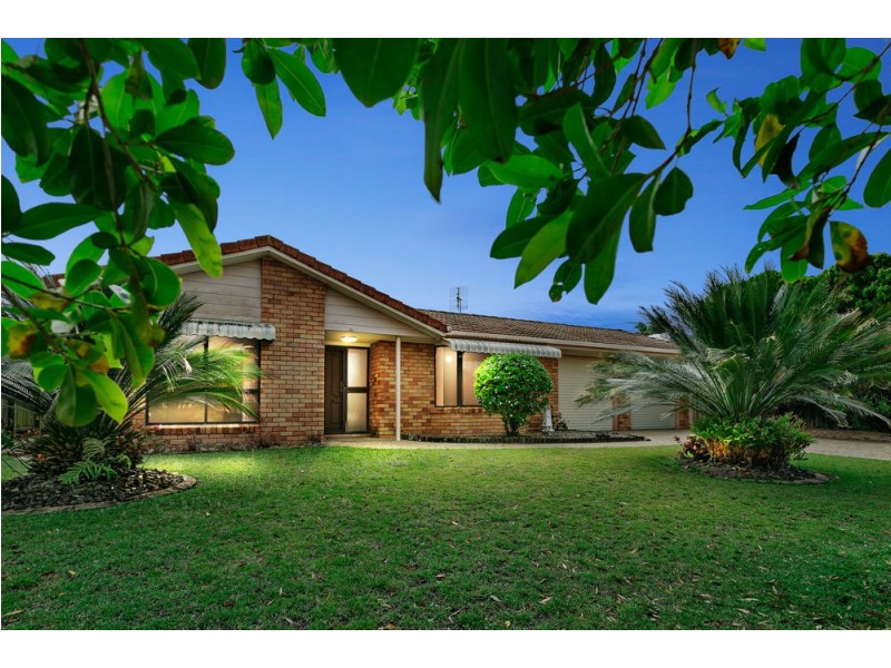 4 Kew Place, Minyama QLD 4575