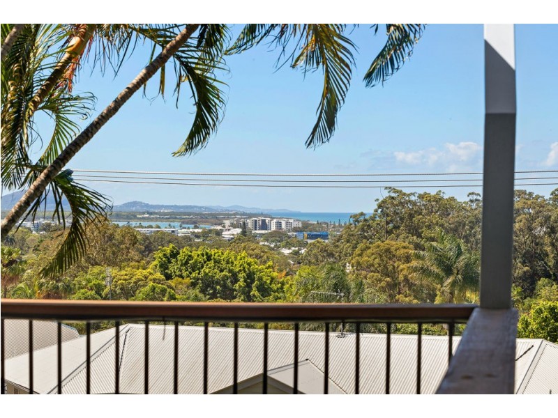 35 Yakola Parade, Alexandra Headland QLD 4572